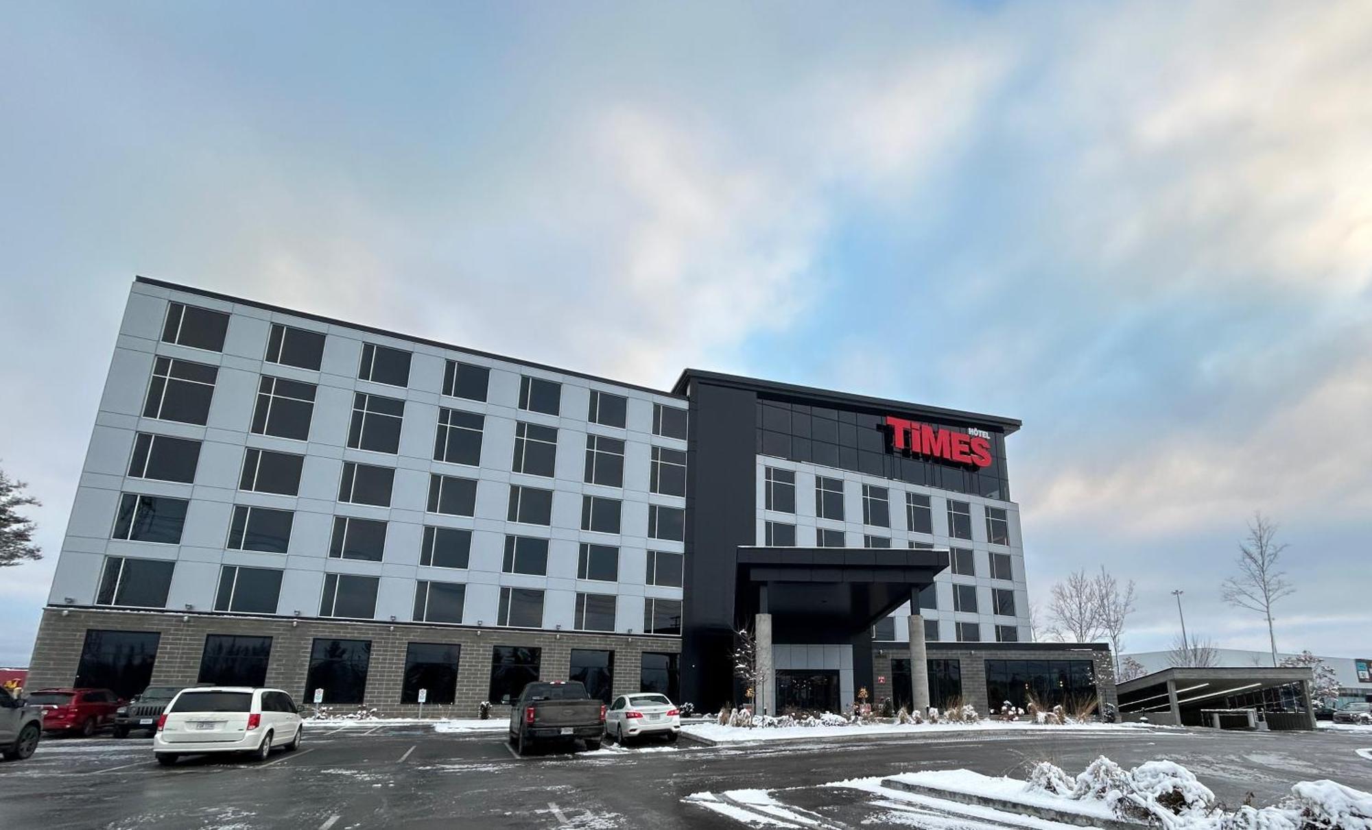 Grand Hotel Times Blainville-Mirabel Екстериор снимка